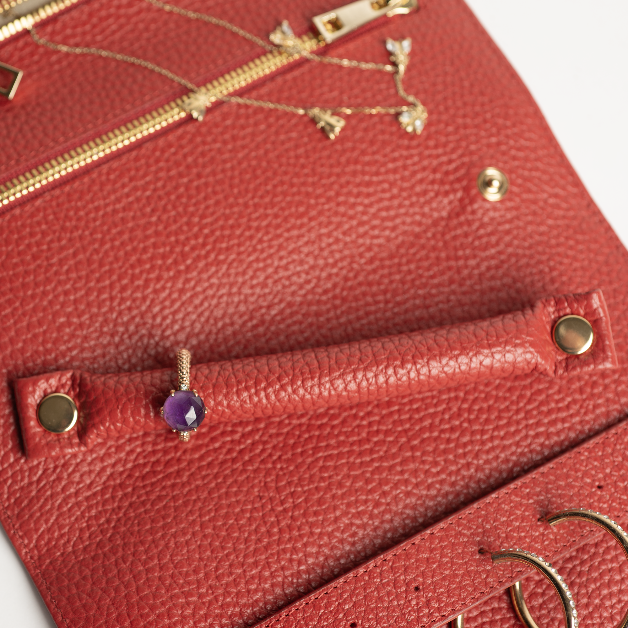 Astuccio porta gioie/gioielli in pelle martellata colore rosso Aut Aut Studio – vista interna