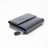 Portafoglio in pelle saffiano colore blu navy artigianale donna protezione RFID Aut Aut Studio – vista laterale