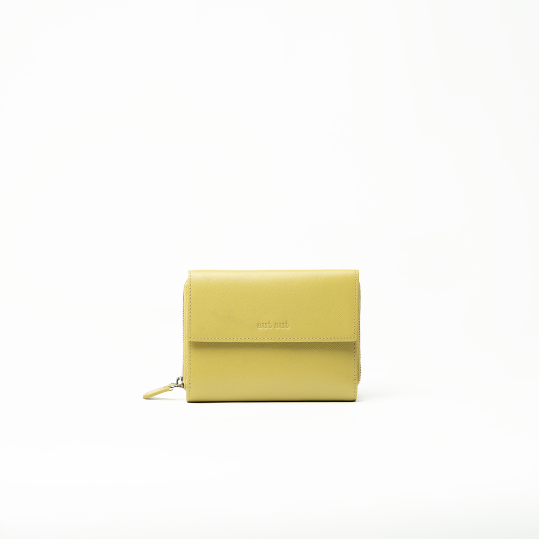 Portafoglio in pelle saffiano colore verde oliva artigianale donna protezione RFID Aut Aut Studio – vista frontale