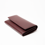 Portafoglio in pelle saffiano colore bordò artigianale donna protezione RFID Aut Aut Studio – vista laterale