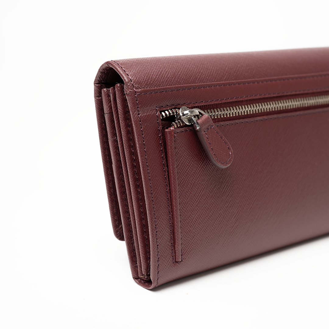 Portafoglio in pelle saffiano colore bordò artigianale donna protezione RFID Aut Aut Studio – vista laterale