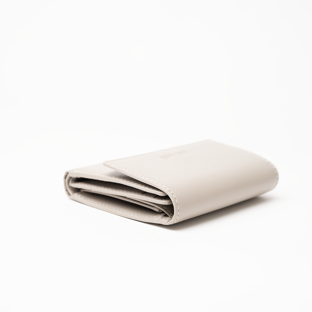 Portafoglio in pelle saffiano colore avorio artigianale donna protezione RFID Aut Aut Studio – vista frontale