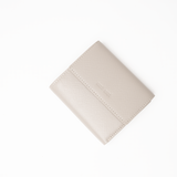 Portafoglio in pelle saffiano colore avorio artigianale donna protezione RFID Aut Aut Studio – vista frontale