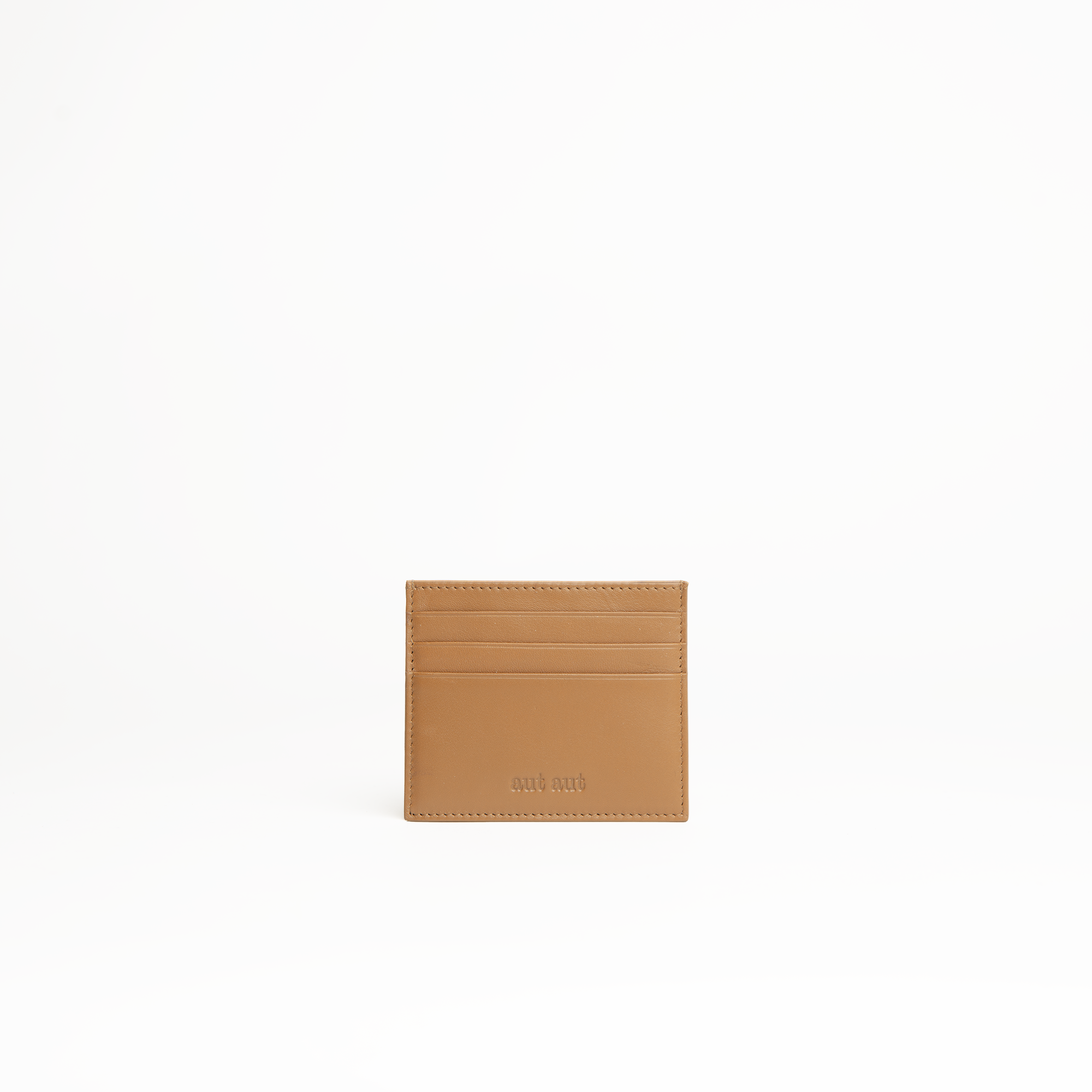 Porta carte di credito in pelle liscia colore sabbia artigianale Aut Aut Studio – vista frontale