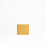 Porta carte di credito in pelle liscia colore senape artigianale Aut Aut Studio – vista frontale