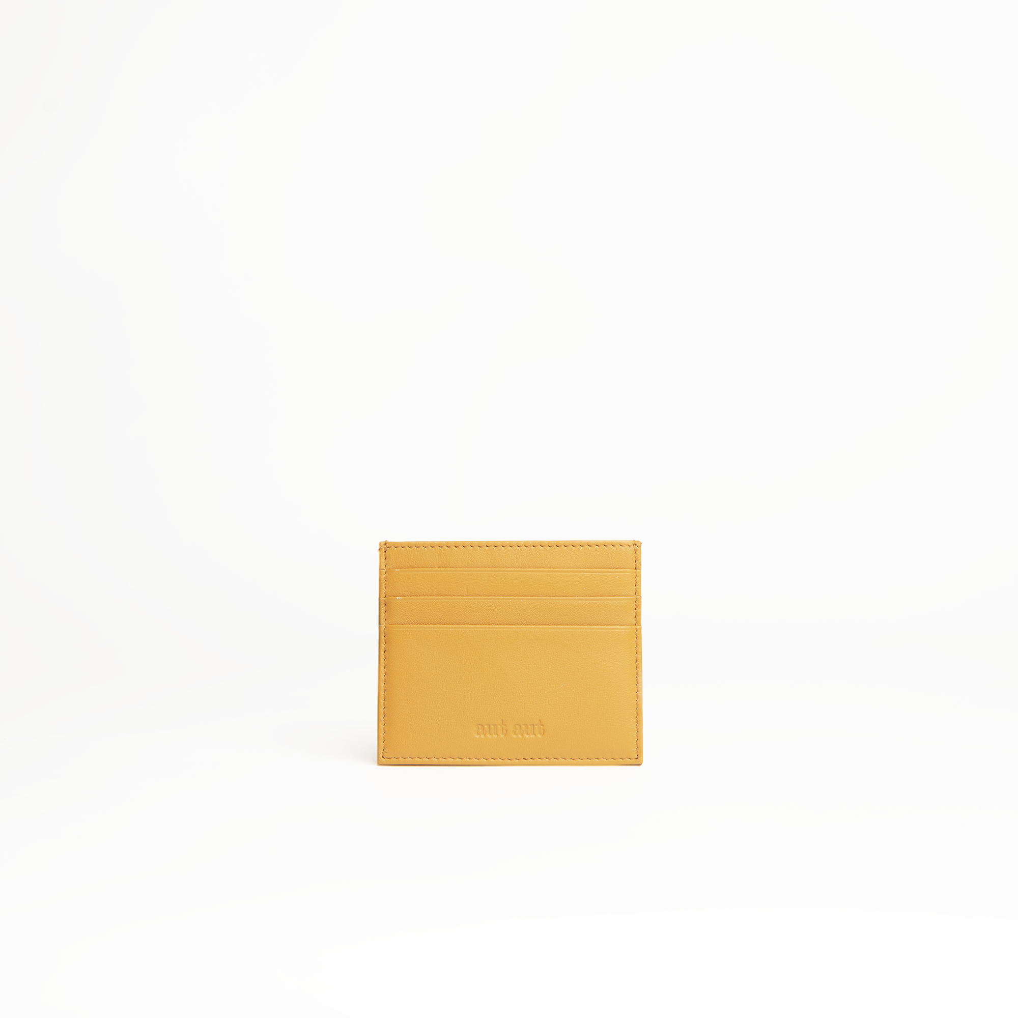 Porta carte di credito in pelle liscia colore senape artigianale Aut Aut Studio – vista frontale