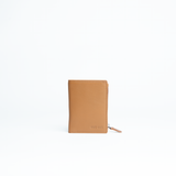 Tasconcino porta carte in pelle liscia colore sabbia Aut Aut Studio – vista frontale