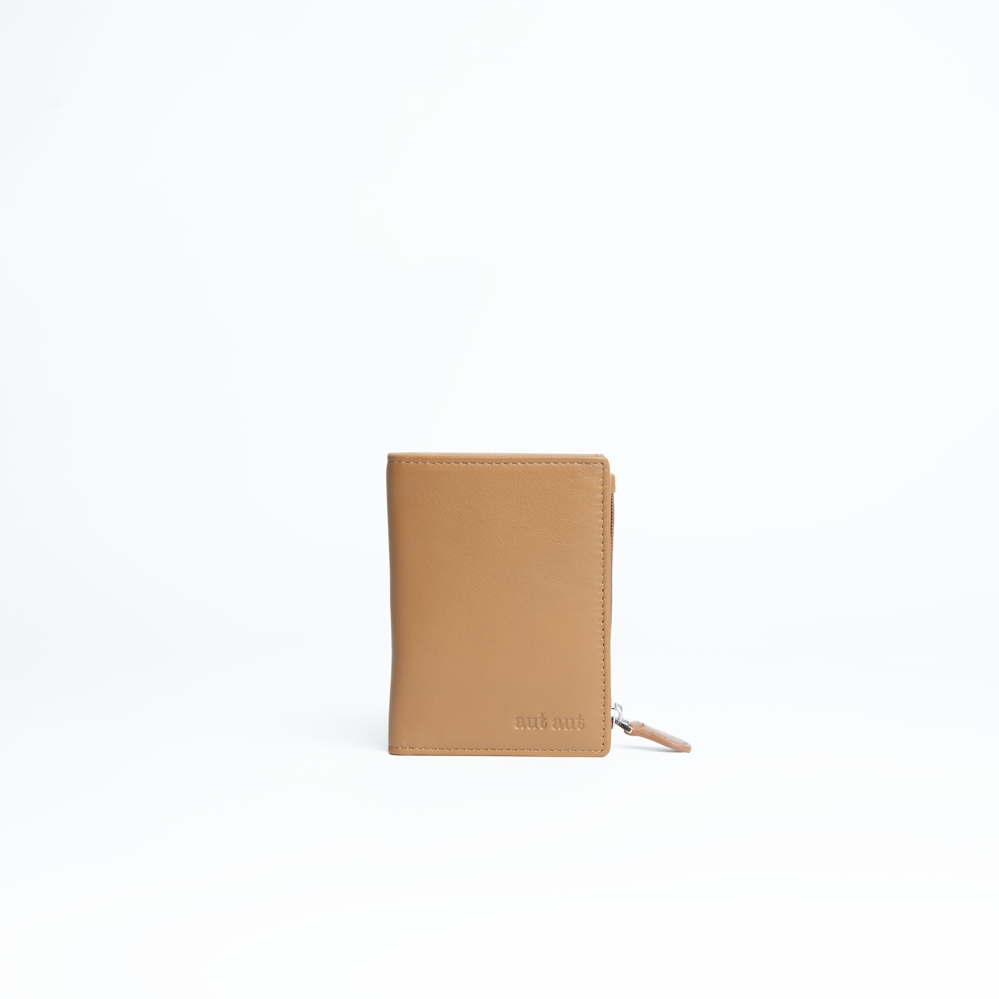 Tasconcino porta carte in pelle liscia colore sabbia Aut Aut Studio – vista frontale