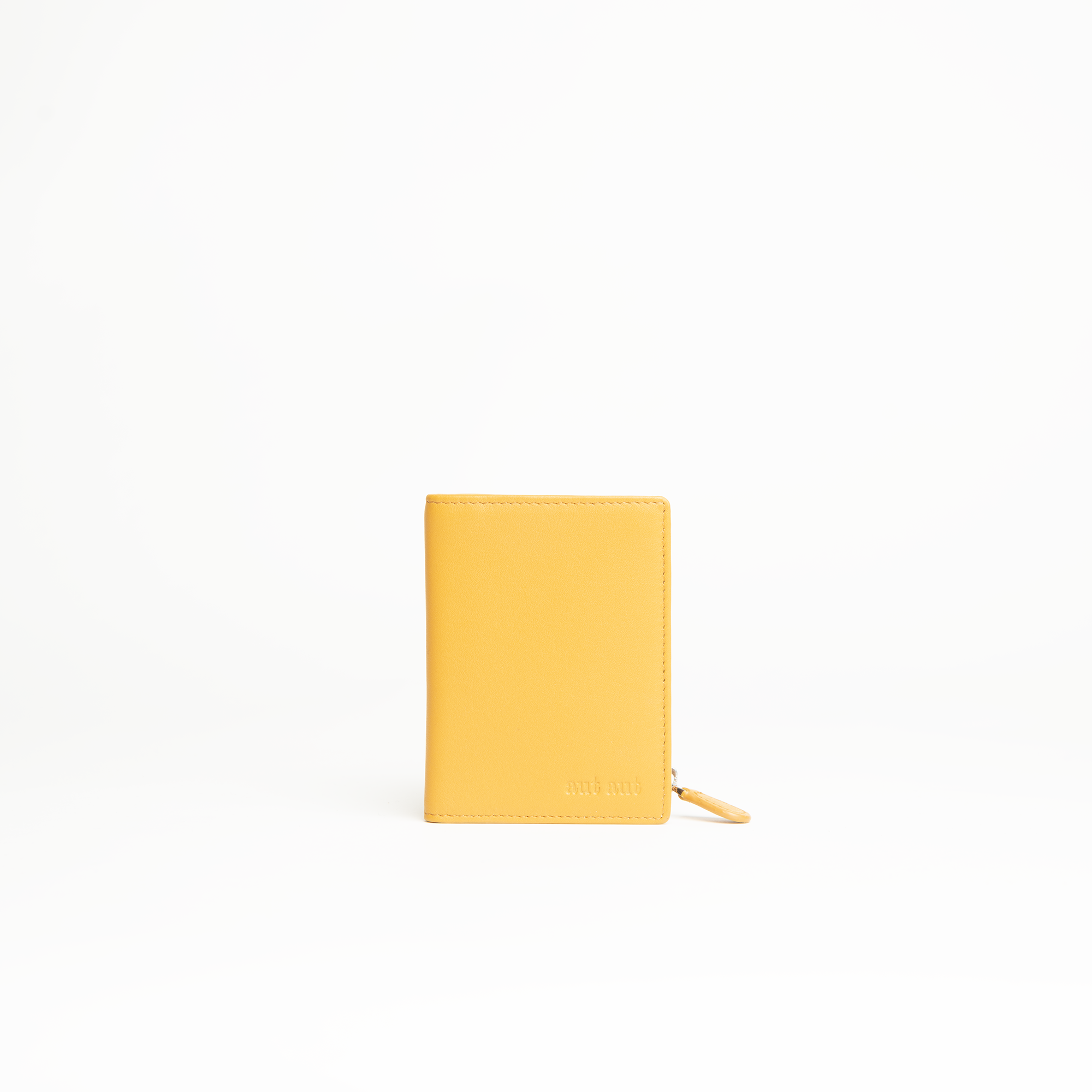Tasconcino porta carte in pelle liscia colore giallo senape Aut Aut Studio – vista frontale