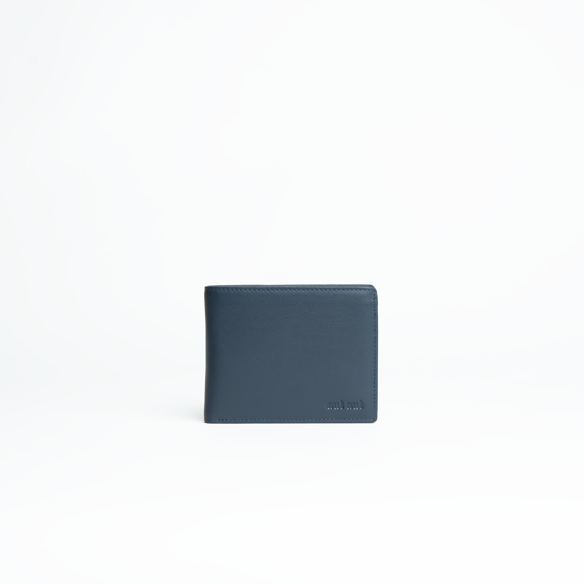 Portafoglio uomo in pelle nappa colore blu Navy con portamonete artigianale Aut Aut Studio – vista frontale