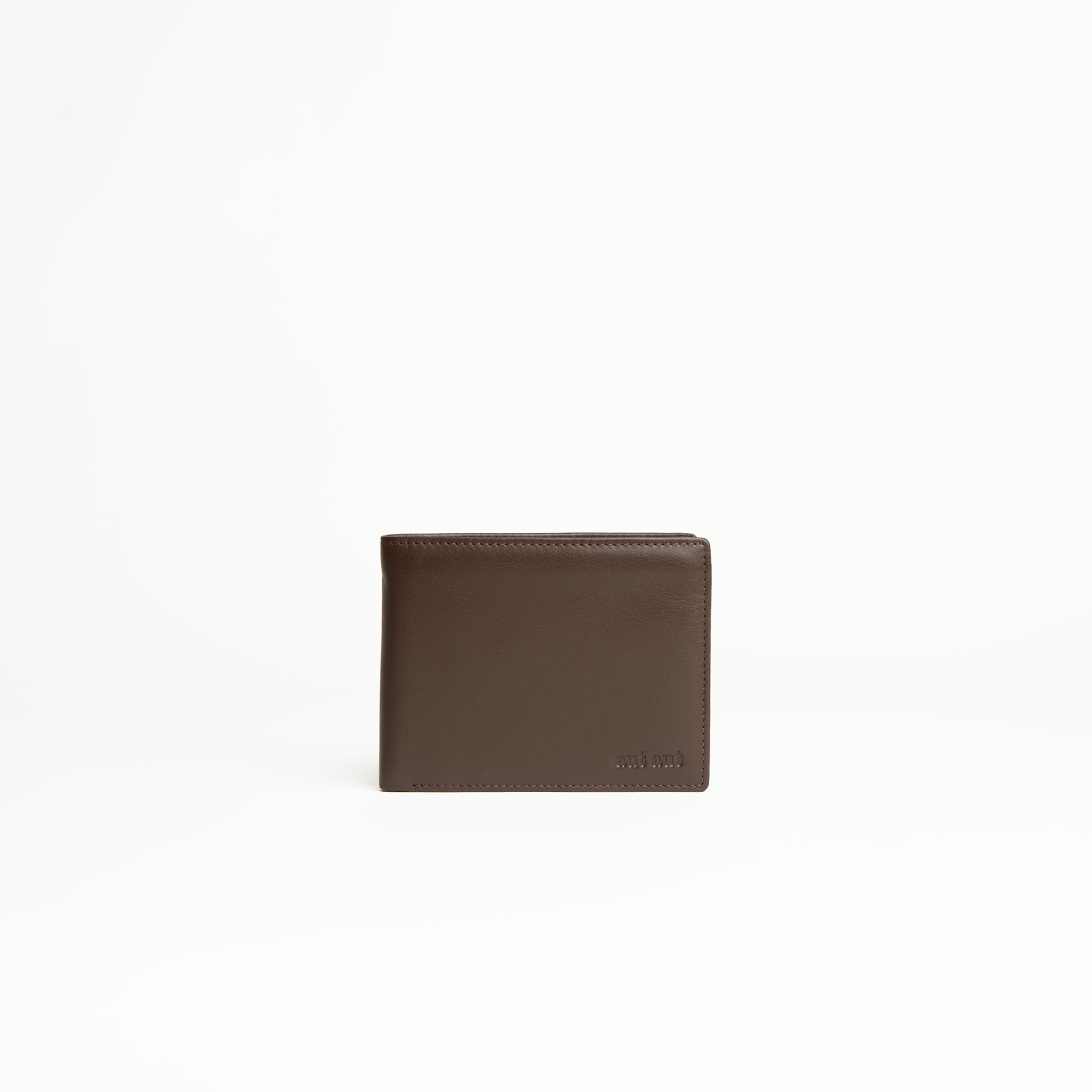 Portafoglio uomo in pelle nappa colore cioccolato con portamonete artigianale Aut Aut Studio – vista frontale