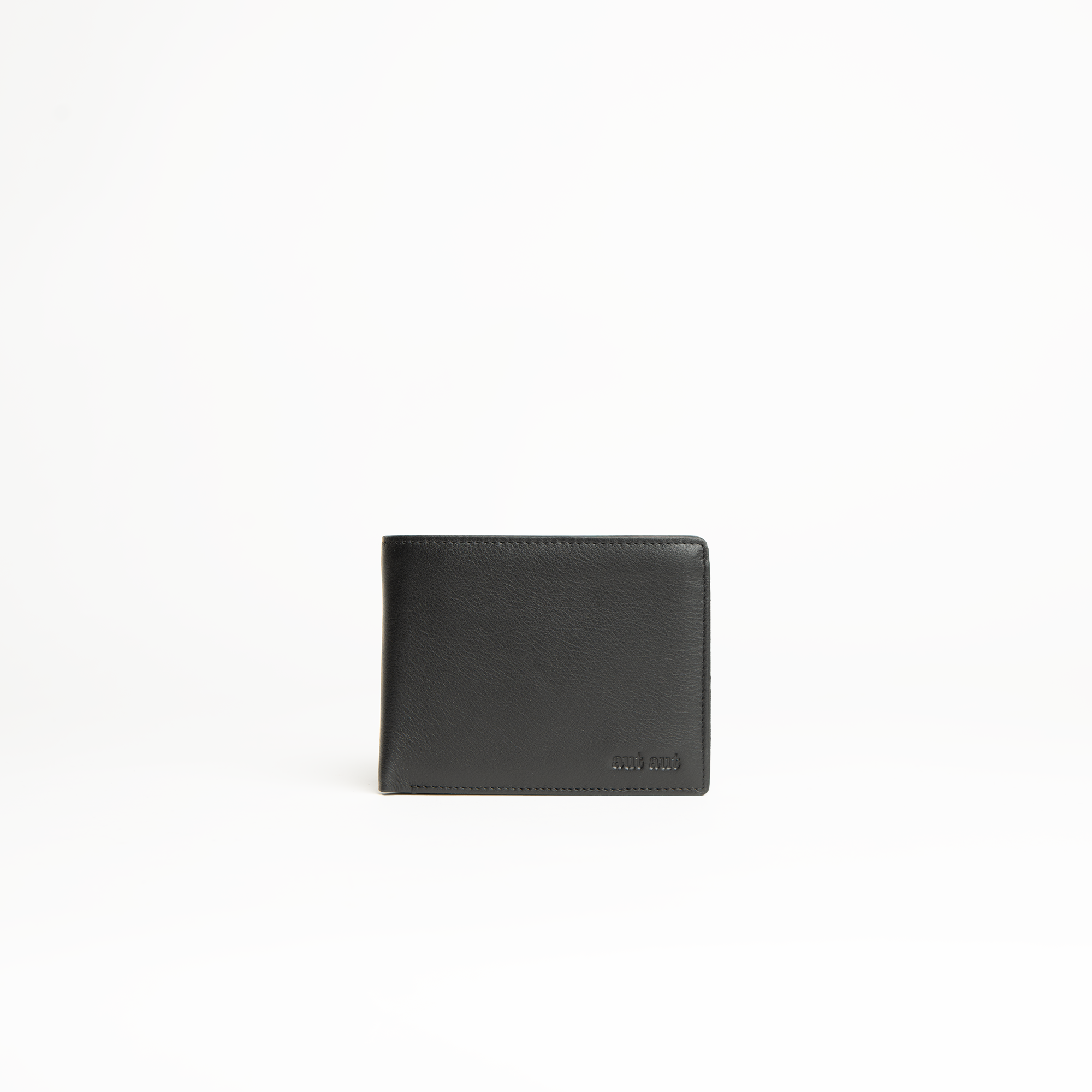 Portafoglio uomo in pelle nappa colore nero con portamonete artigianale Aut Aut Studio – vista frontale