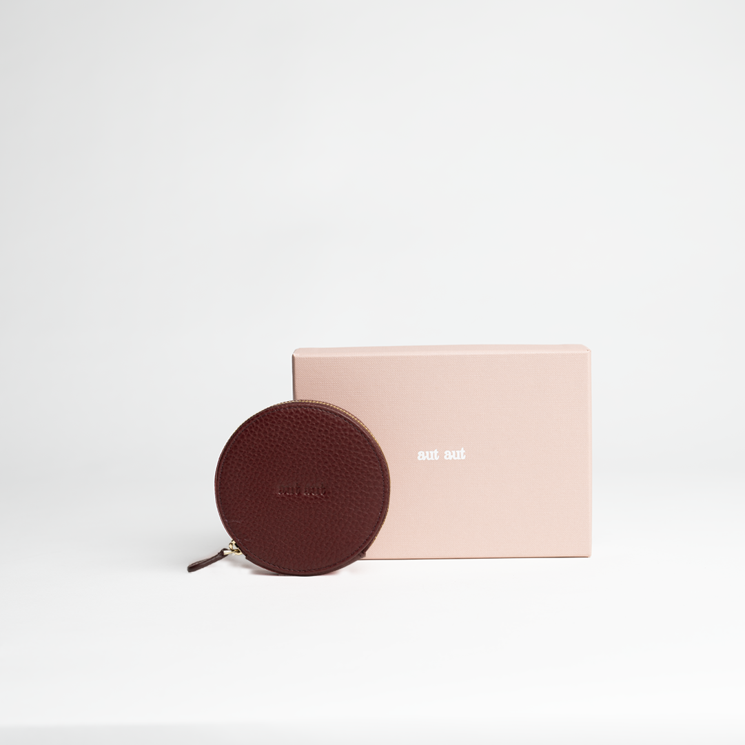 Portamonete tondo in pelle martellata colore bordo artigianale Aut Aut Studio – vista frontale