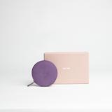 Portamonete tondo in pelle martellata colore viola artigianale Aut Aut Studio – vista frontale