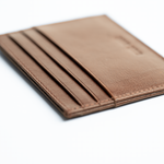 Porta carte di credito in pelle conciata al vegetale colore castagna artigianale Aut Aut Studio – vista laterale