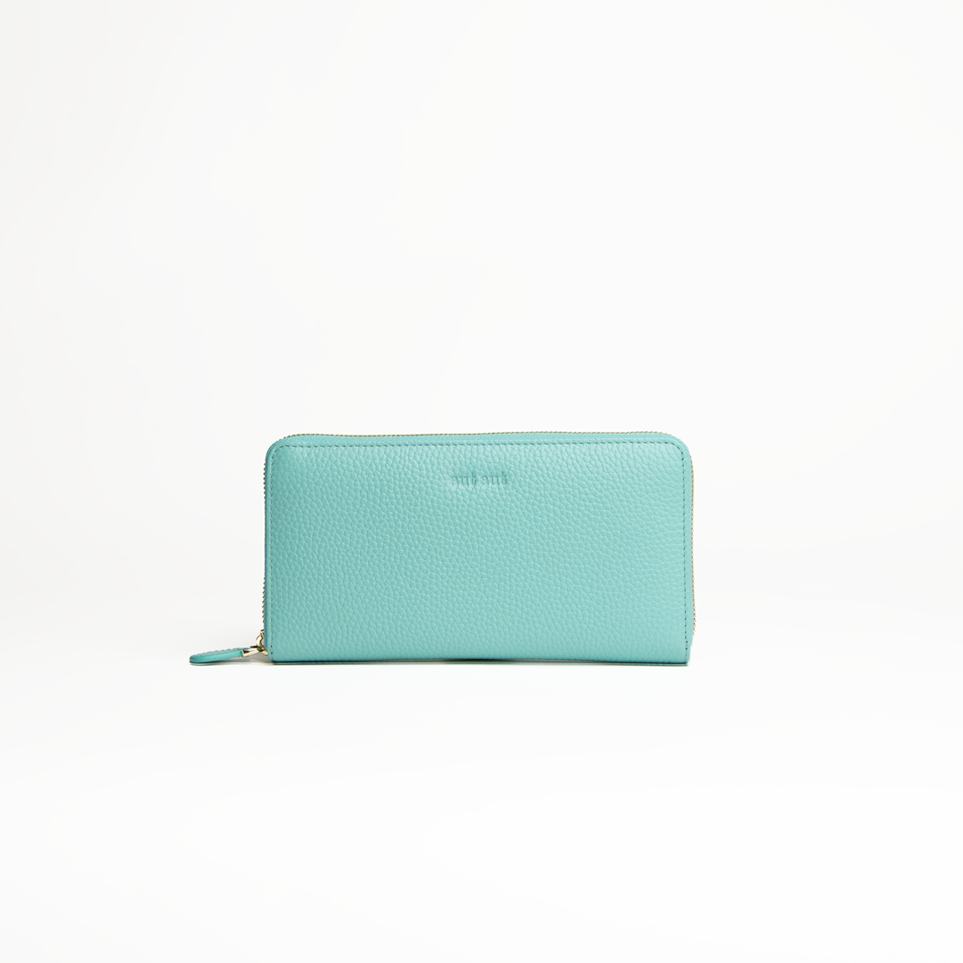 Portafoglio maxi zip around in pelle martellata colore azzurro acqua artigianale Aut Aut Studio – vista frontale