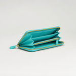Portafoglio maxi zip around in pelle martellata colore azzurro acqua artigianale Aut Aut Studio – vista interna