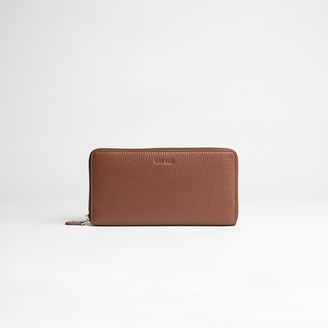 Portafoglio maxi zip around in pelle martellata colore camel artigianale Aut Aut Studio – vista frontale