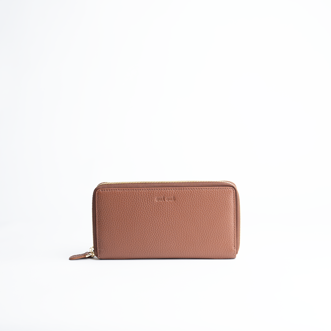 Portafoglio maxi 2-zip around in pelle martellata colore camel artigianale Aut Aut Studio – vista frontale