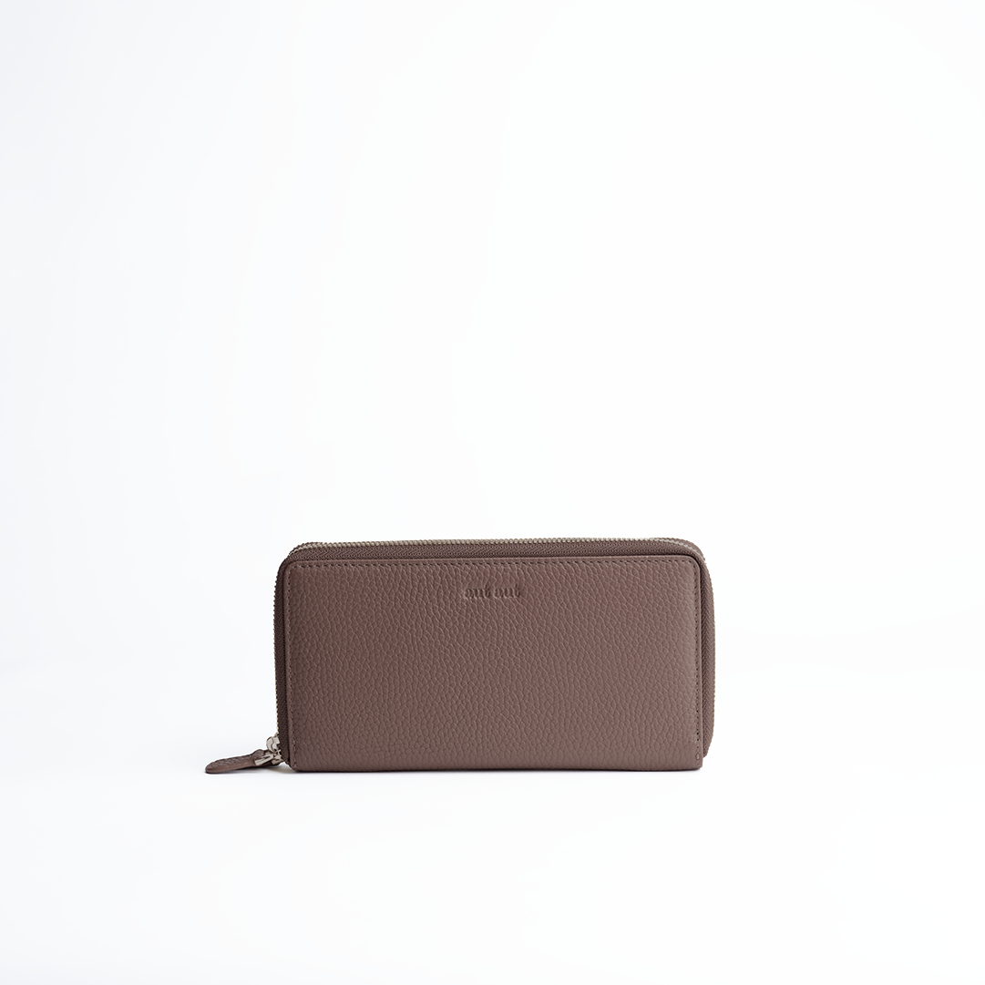 Portafoglio maxi 2-zip around in pelle martellata colore marrone cioccolato artigianale Aut Aut Studio – vista frontale