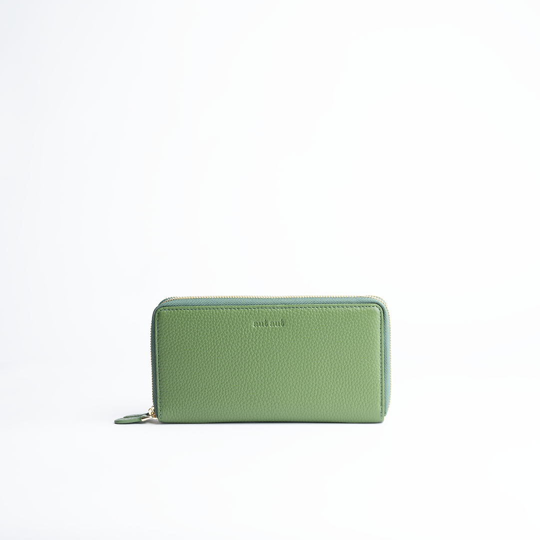 Portafoglio maxi 2-zip around in pelle martellata colore verde salvia artigianale Aut Aut Studio – vista frontale