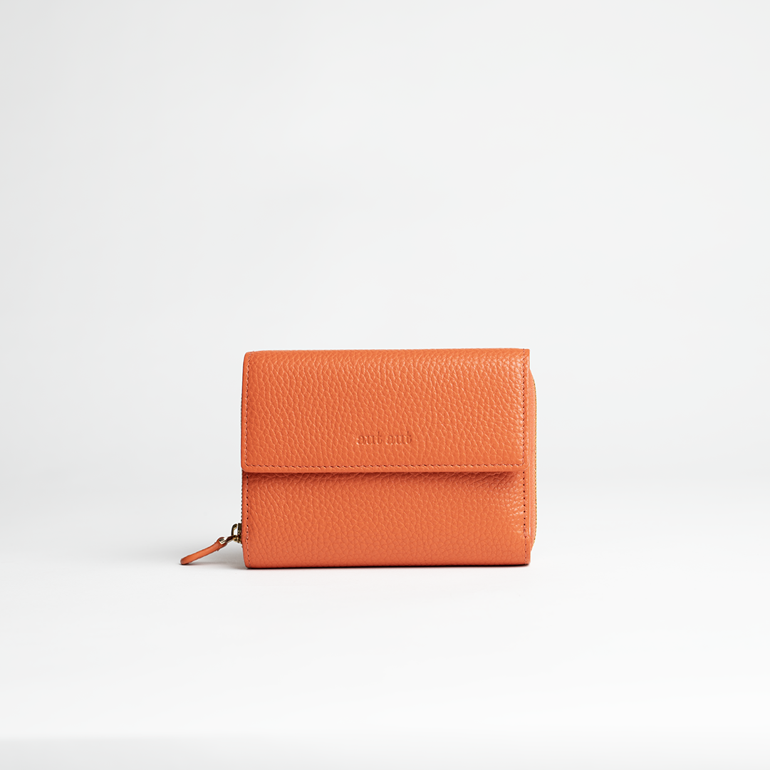 Portafoglio midi in pelle martellata colore arancio artigianale Aut Aut Studio – vista frontale