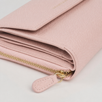 Midi wallet in hammered leather, blush color, handcrafted by Aut Aut Studio – detail view