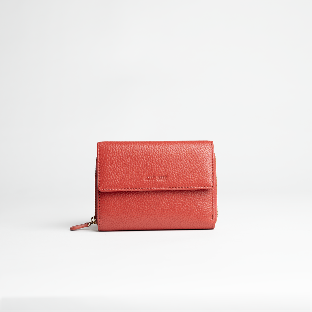 Portafoglio midi in pelle martellata colore rosso artigianale Aut Aut Studio – vista frontale