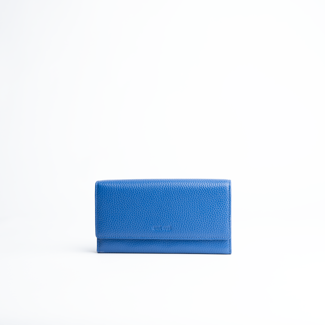 Portafoglio in pelle martellata colore blu elettrico artigianale Aut Aut Studio – vista frontale