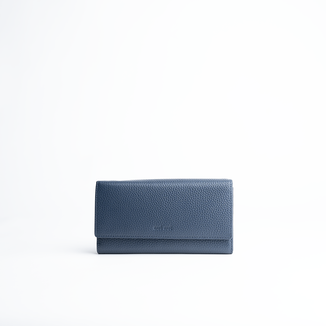 Portafoglio in pelle martellata colore blu Navy artigianale Aut Aut Studio – vista frontale