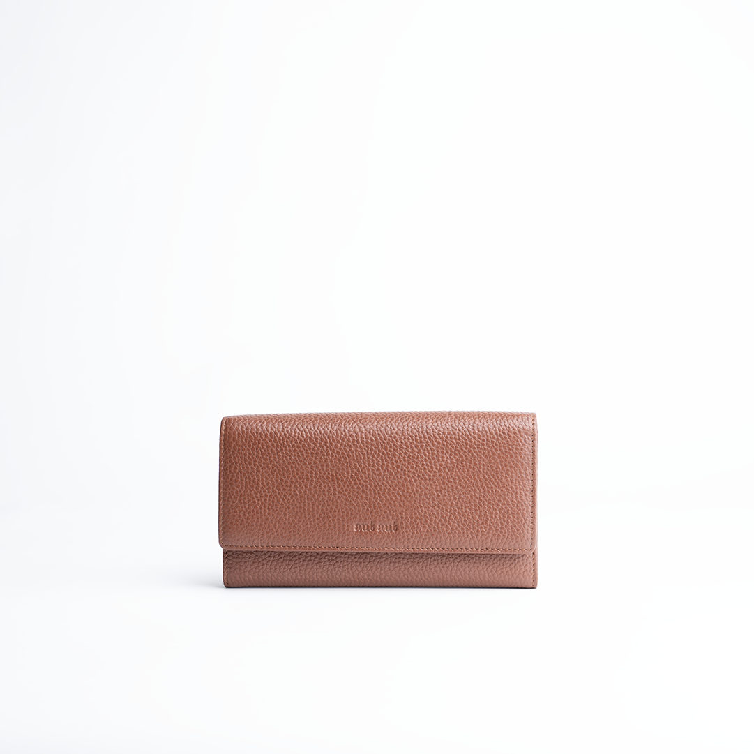 Portafoglio in pelle martellata colore camel artigianale Aut Aut Studio – vista frontale