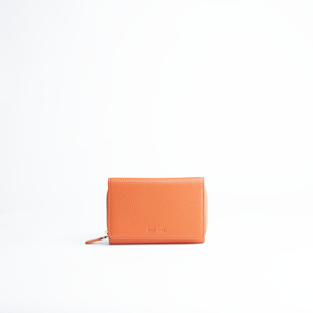 Portafoglio midi in pelle martellata colore arancio artigianale Aut Aut Studio – vista frontale