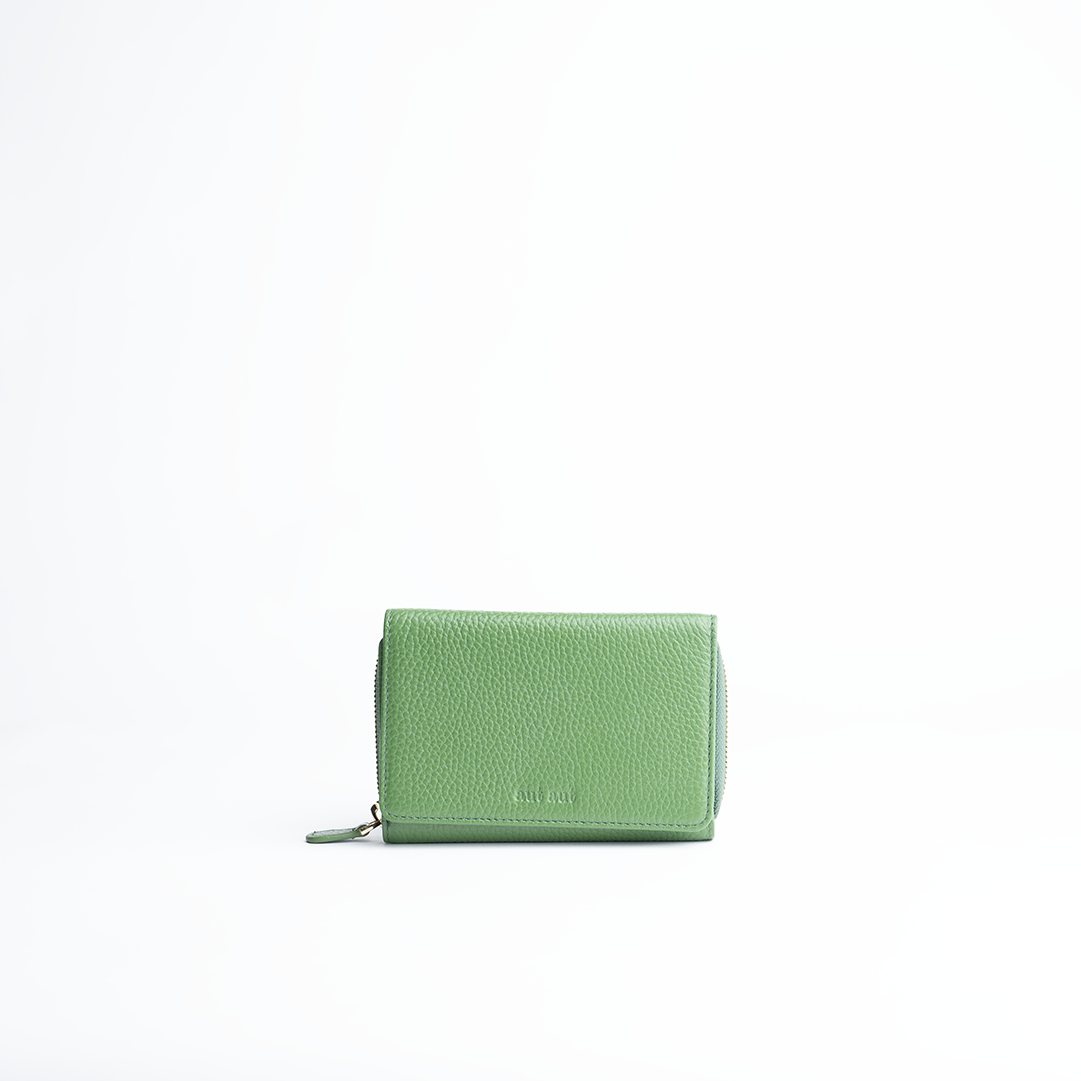 Portafoglio midi in pelle martellata colore verde salvia artigianale Aut Aut Studio – vista frontale