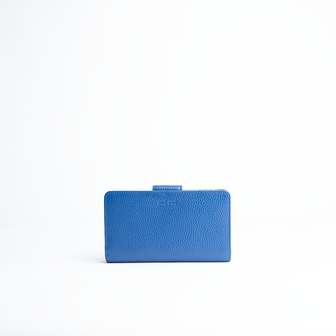 Portafoglio midi in pelle martellata colore blu elettrico artigianale Aut Aut Studio – vista frontale