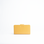 Portafoglio midi in pelle martellata colore giallo senape artigianale Aut Aut Studio – vista frontale