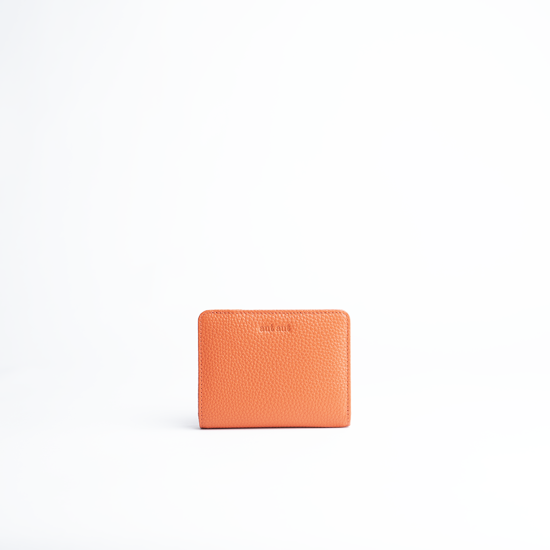Portafoglio mini in pelle martellata colore arancio artigianale Aut Aut Studio – vista frontale