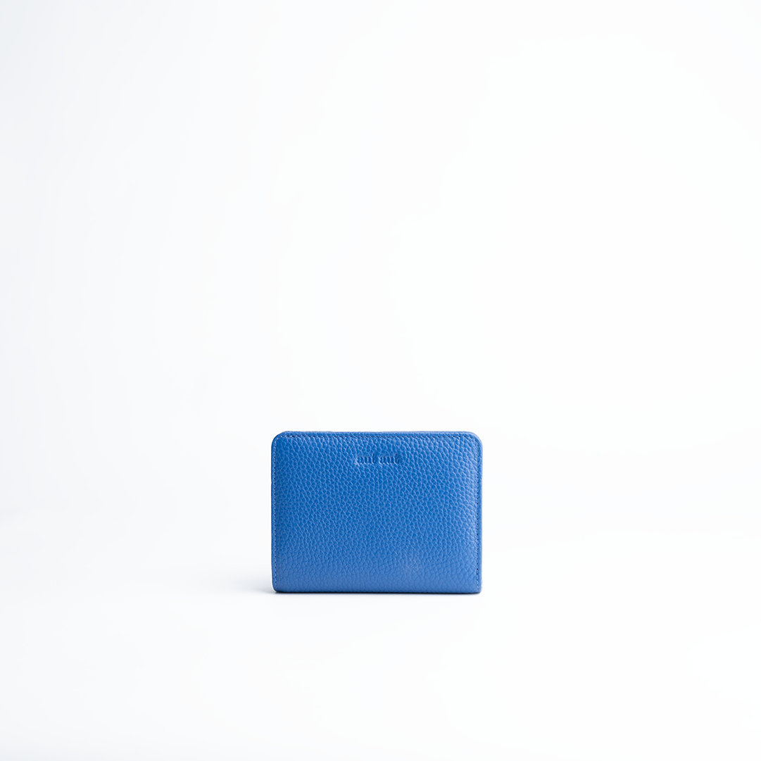 Portafoglio mini in pelle martellata colore blu elettrico artigianale Aut Aut Studio – vista frontale