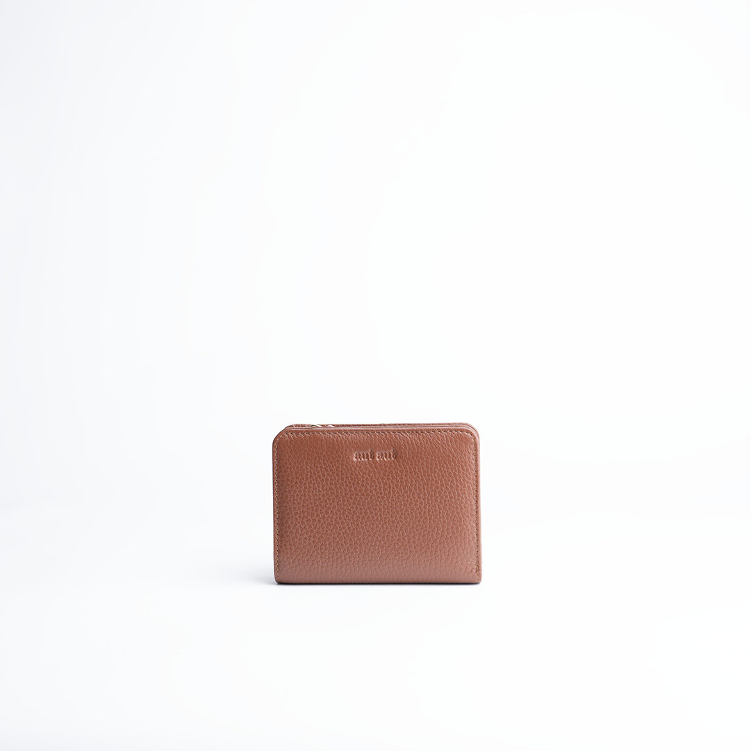 Portafoglio mini in pelle martellata colore camel artigianale Aut Aut Studio – vista frontale