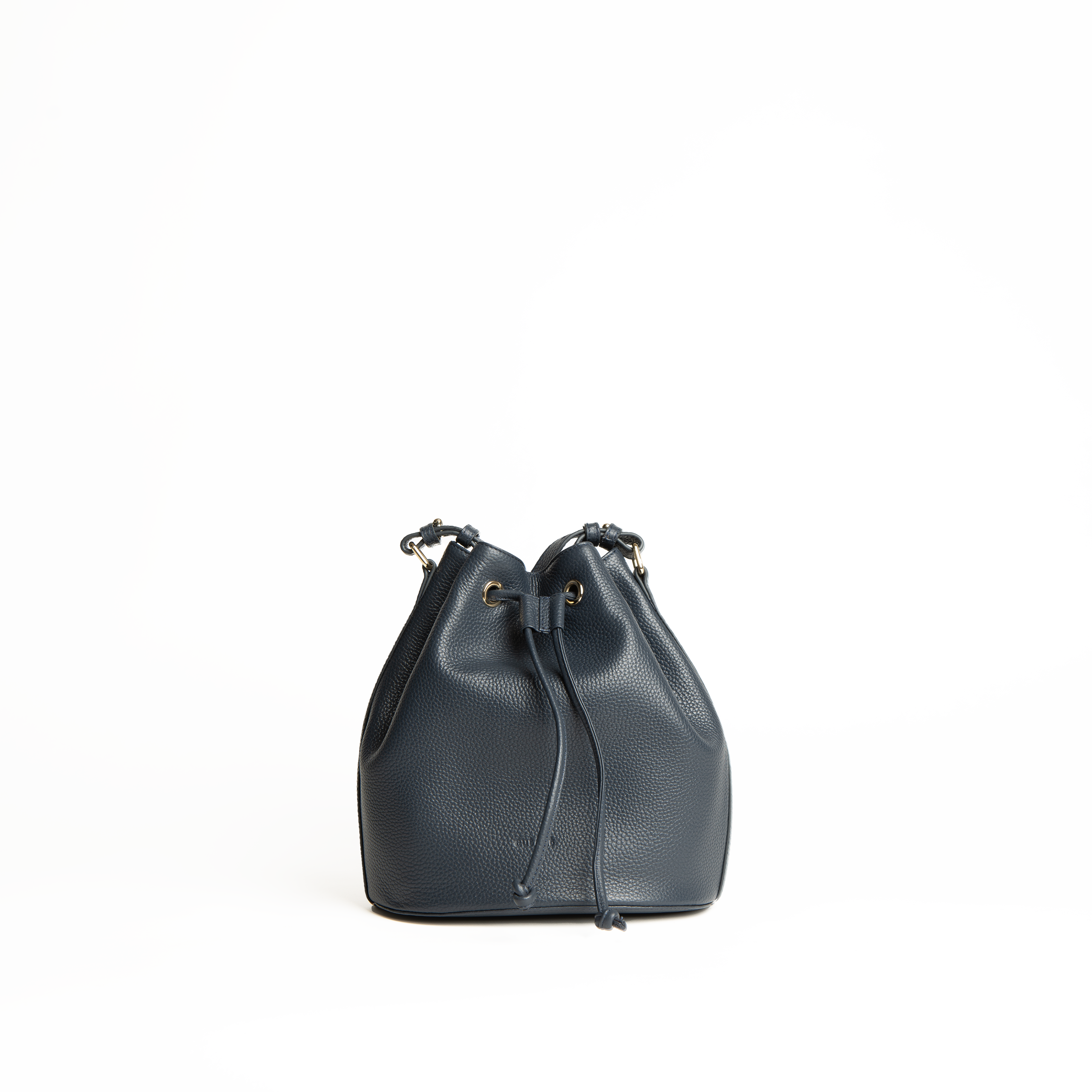 Midi bucket bag in pelle martellata colore blu navy artigianale Aut Aut Studio – vista frontale