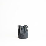 Mini bucket bag in pelle martellata colore blu navy artigianale Aut Aut Studio – vista frontale