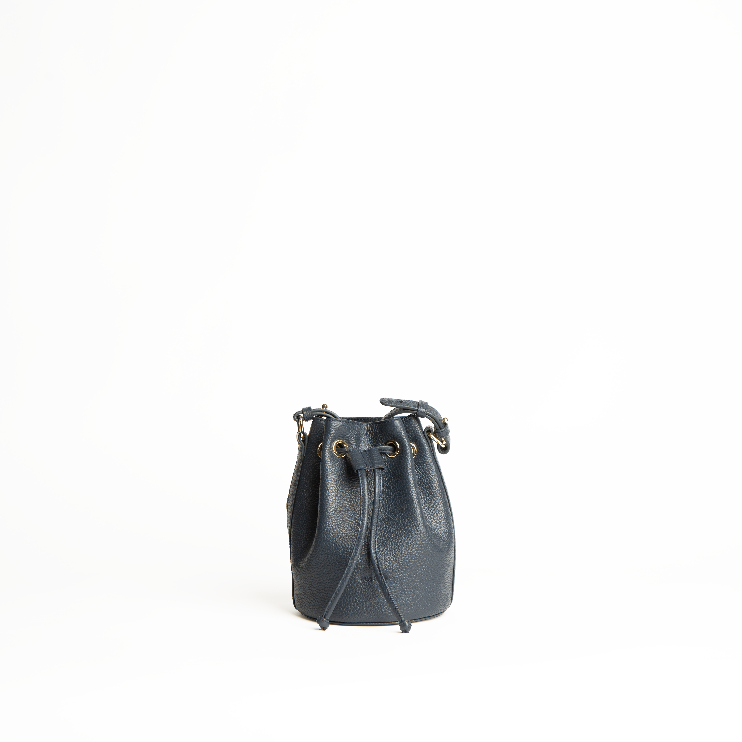 Mini bucket bag in pelle martellata colore blu navy artigianale Aut Aut Studio – vista frontale