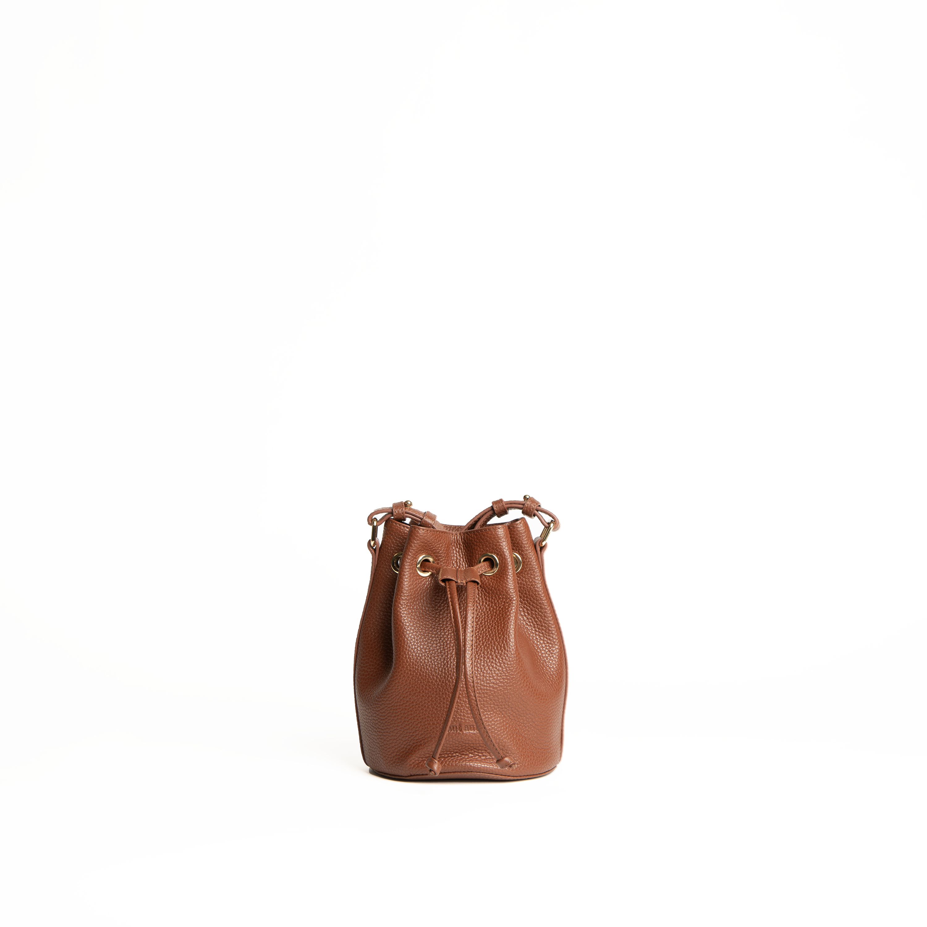 Mini bucket bag in pelle martellata colore camel artigianale Aut Aut Studio – vista frontale