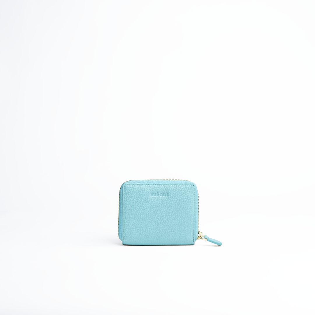 Portafoglio mini in pelle martellata colore azzurro acqua artigianale Aut Aut Studio – vista frontale