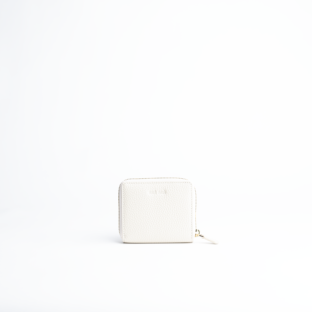 Portafoglio mini in pelle martellata colore bianco iceberg artigianale Aut Aut Studio – vista frontale
