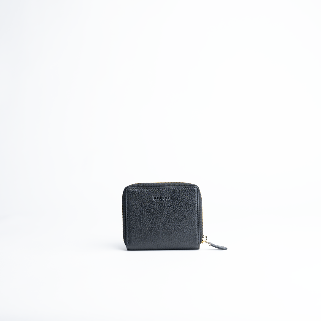 Portafoglio mini in pelle martellata colore nero artigianale Aut Aut Studio – vista frontale