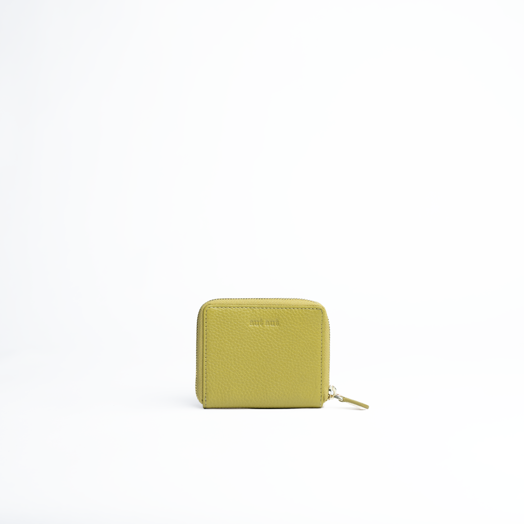 Portafoglio mini in pelle martellata colore oliva artigianale Aut Aut Studio – vista frontale