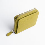 Portafoglio mini in pelle martellata colore verde oliva artigianale Aut Aut Studio – dettaglio zip