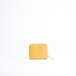 Portafoglio mini in pelle martellata colore giallo senape artigianale Aut Aut Studio – vista frontale