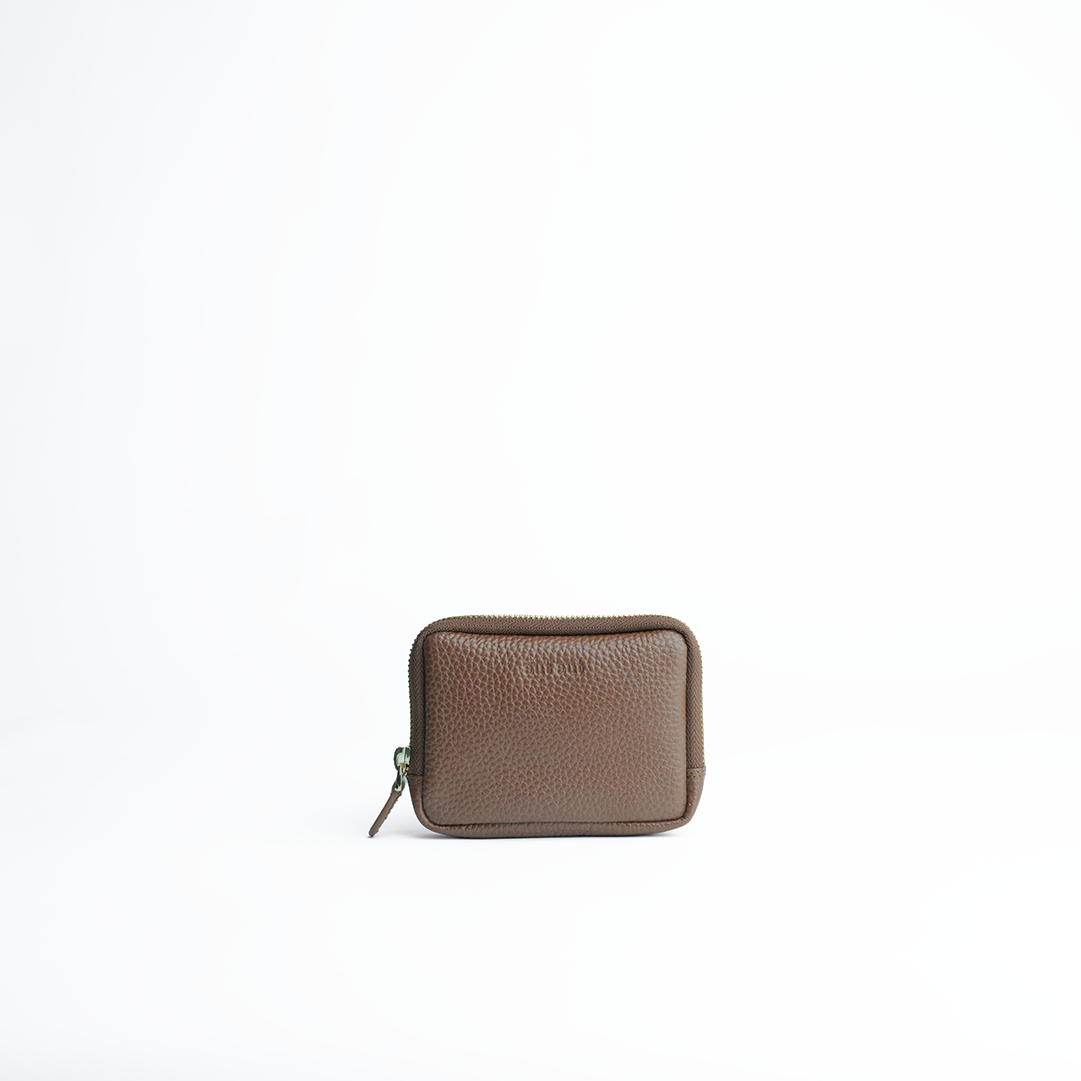 Portafoglio mini purse in pelle martellata colore cioccolato artigianale Aut Aut Studio – vista frontale