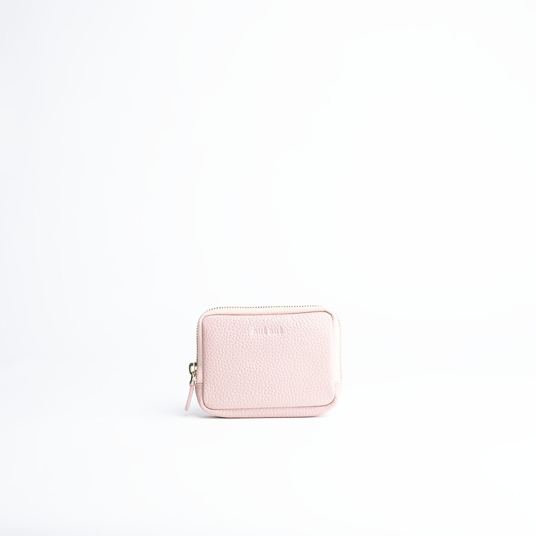 Portafoglio mini purse in pelle martellata colore rosa cipria artigianale Aut Aut Studio – vista frontale